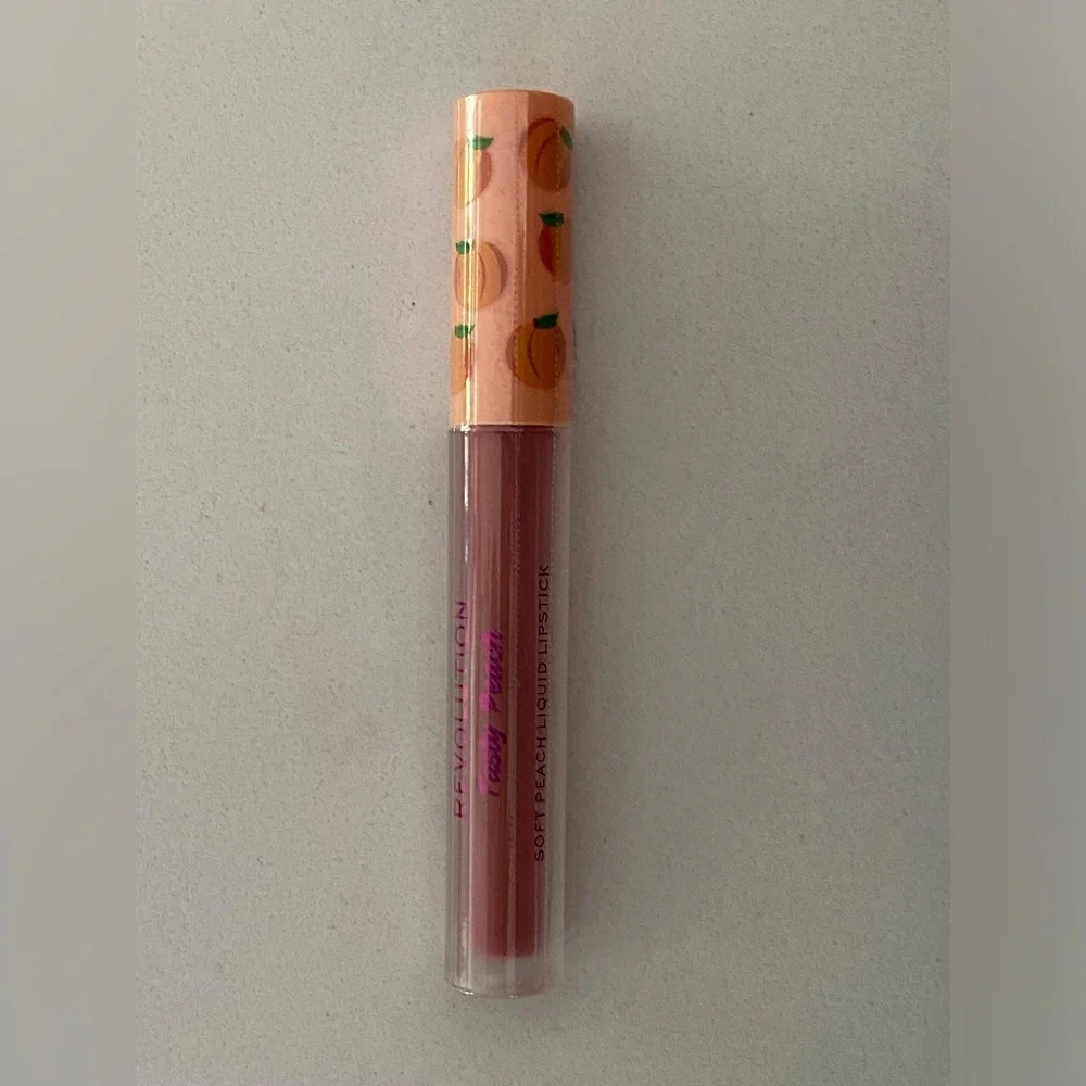 New I‎ Heart Revolution Tasty Peach Lip Gloss sealed tube